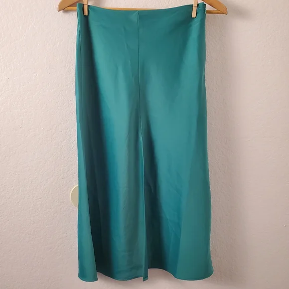 Lulu's Green Midi Skirt - Picture 1 of 4